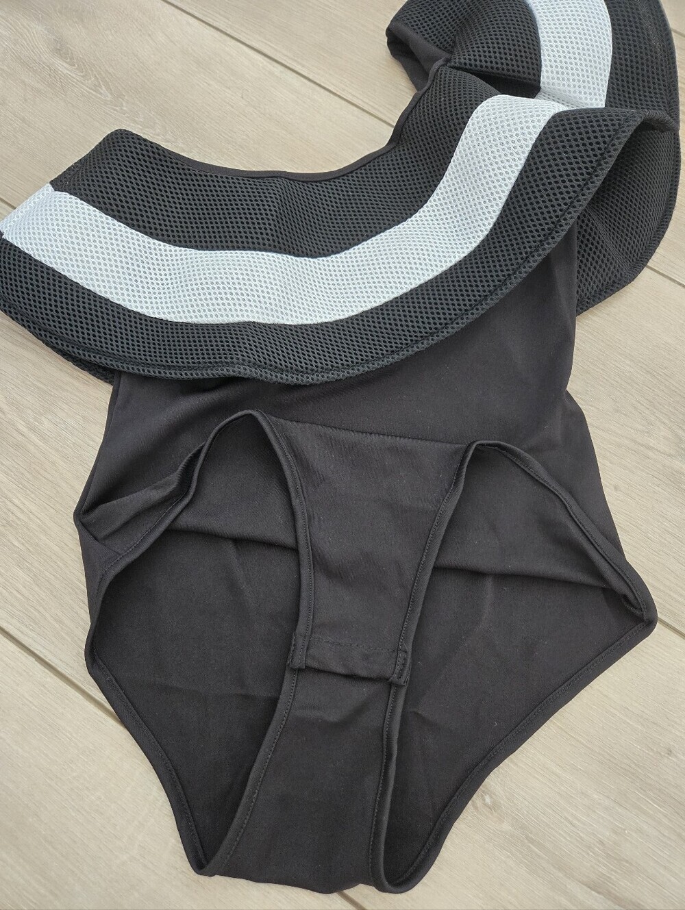 Sexy Ruffle One Shoulder Bodysuit - Picture 3 of 4